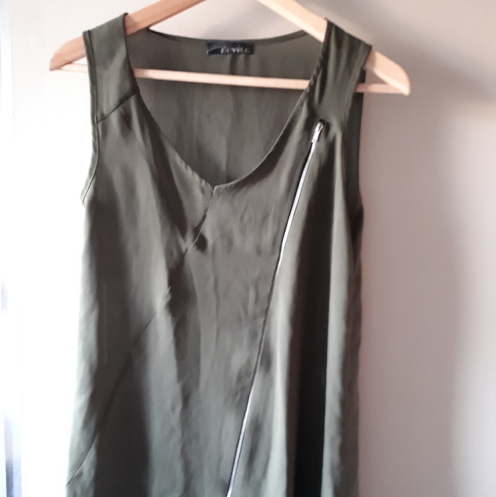 ⭐ 3/30$- Olive green zipper long top
